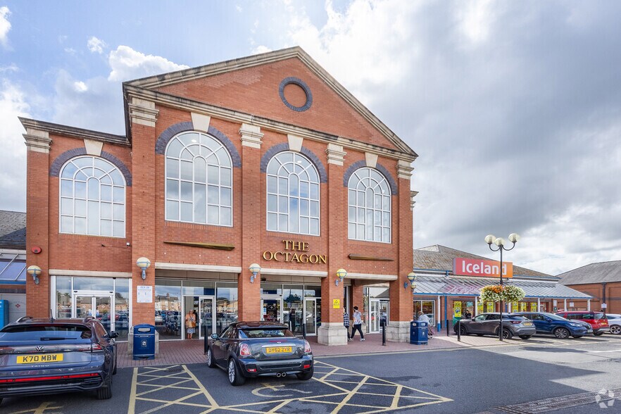 Octagon Centre, Burton On Trent à louer - Photo principale – Image 1 sur 11