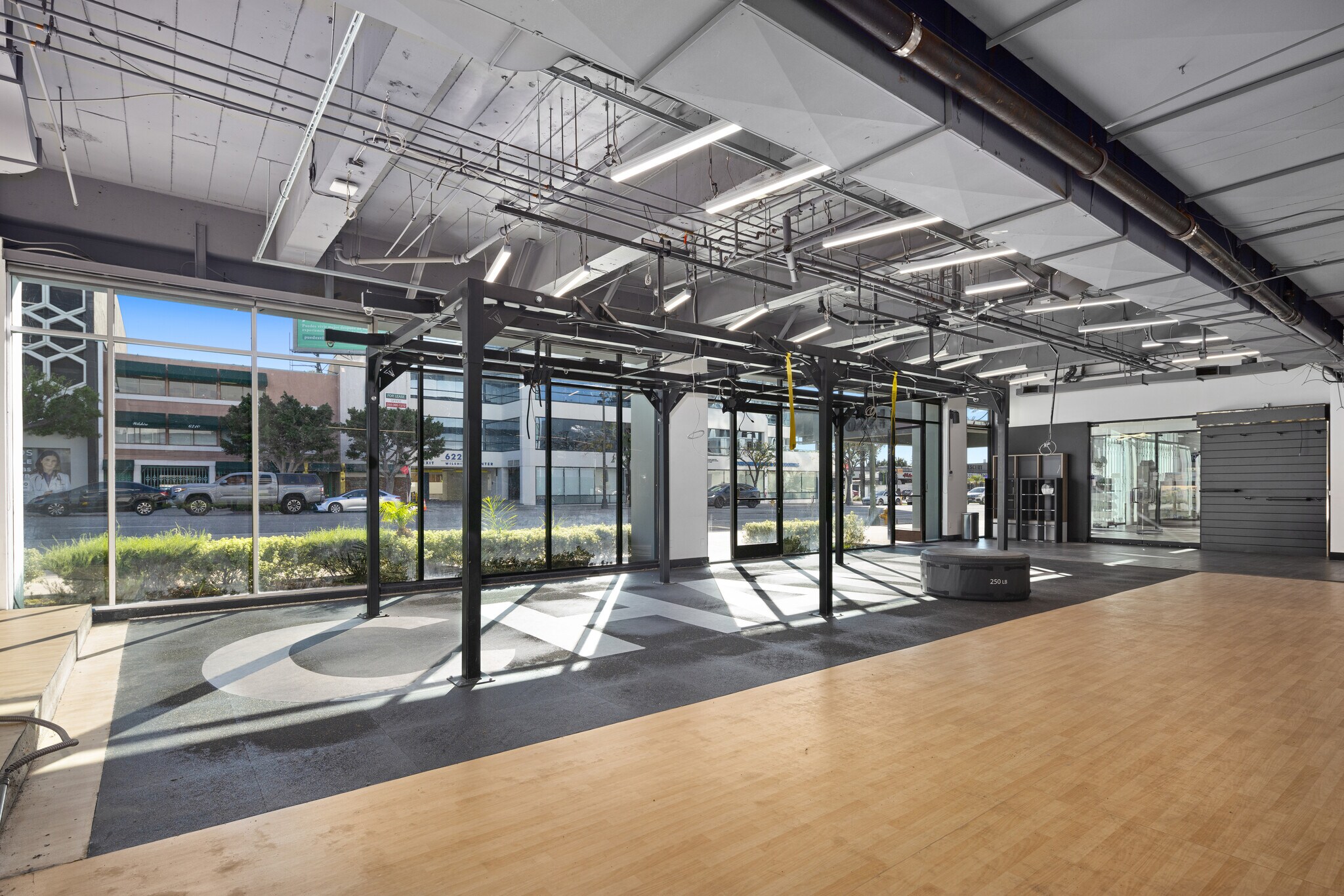 6221 Wilshire Blvd, Los Angeles, CA à louer Photo principale– Image 1 sur 21