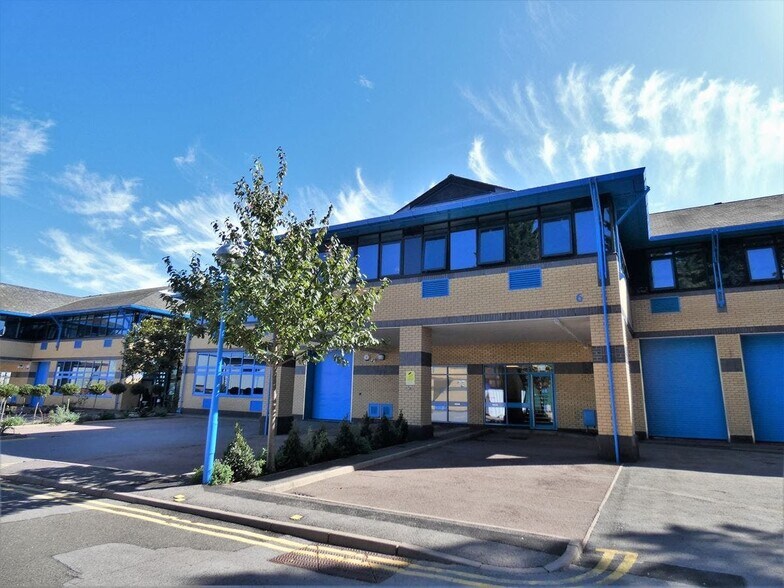 1-7 Ryan Dr, Brentford à louer - Photo de l’immeuble – Image 1 sur 27