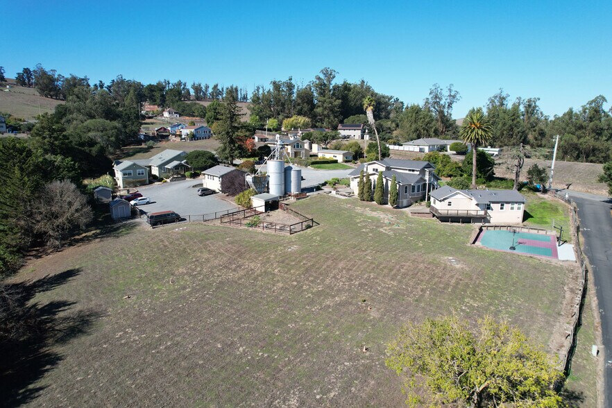 365 Kuck Ln, Petaluma, CA à vendre - Photo de l’immeuble – Image 3 sur 29