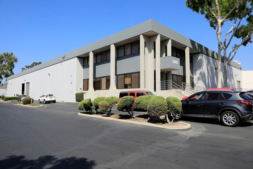 2665 Pomona Blvd, Pomona, CA à louer - Photo principale – Image 1 sur 1