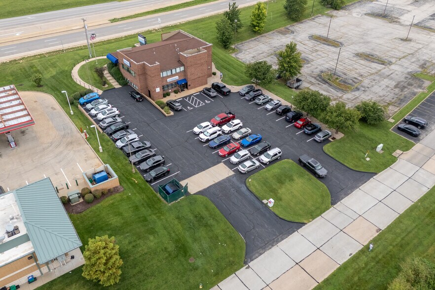 1985 Bluestone Dr, Saint Charles, MO à vendre - Photo de l’immeuble – Image 3 sur 14