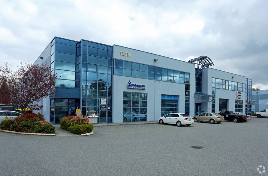 13015 84th Ave, Surrey, BC à louer - Photo de l’immeuble – Image 2 sur 8