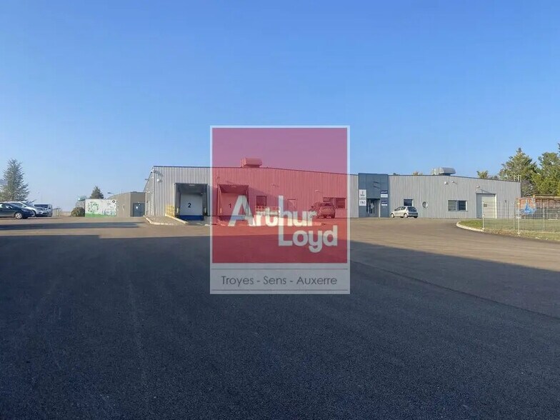 Industriel/Logistique dans Fontaine-les-Grès à louer - Photo de l’immeuble – Image 2 sur 7