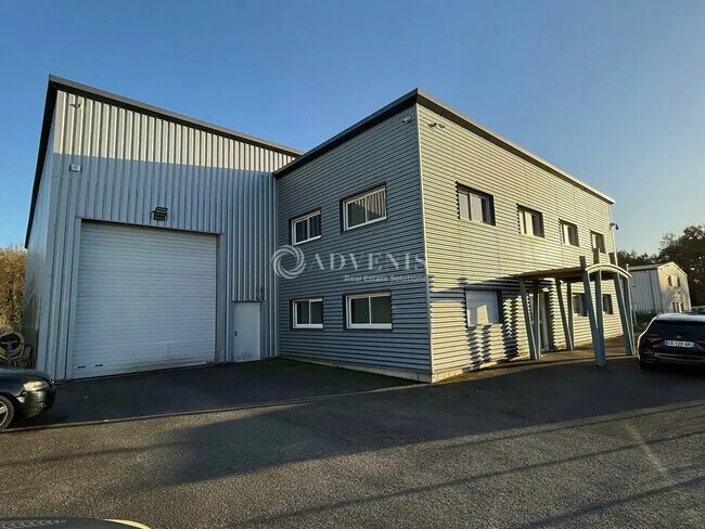 Plus de détails pour Local d'activités à louer