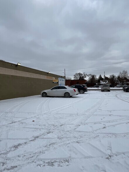 20477 Van Dyke St, Detroit, MI à vendre - Photo de l’immeuble – Image 2 sur 22
