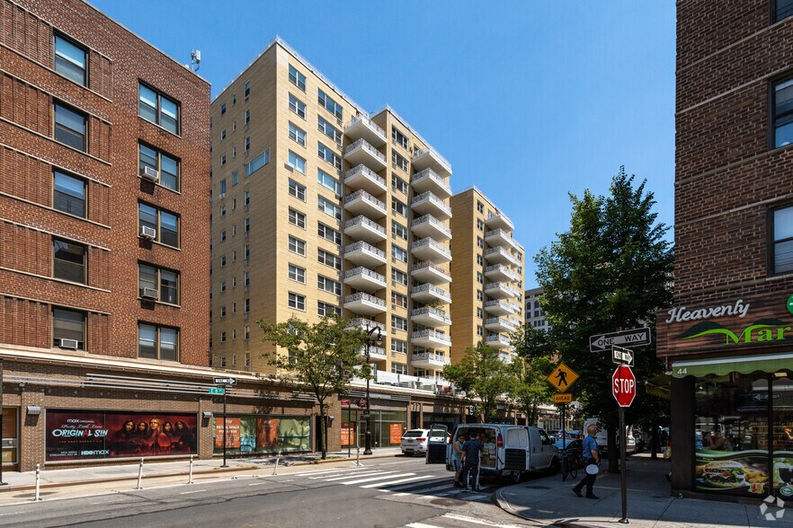 51-61 E 8th St, New York, NY à louer - Photo de l’immeuble – Image 2 sur 2