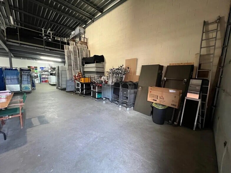 Local d'activités dans Morsang-sur-Orge à vendre - Photo intérieure – Image 1 sur 7