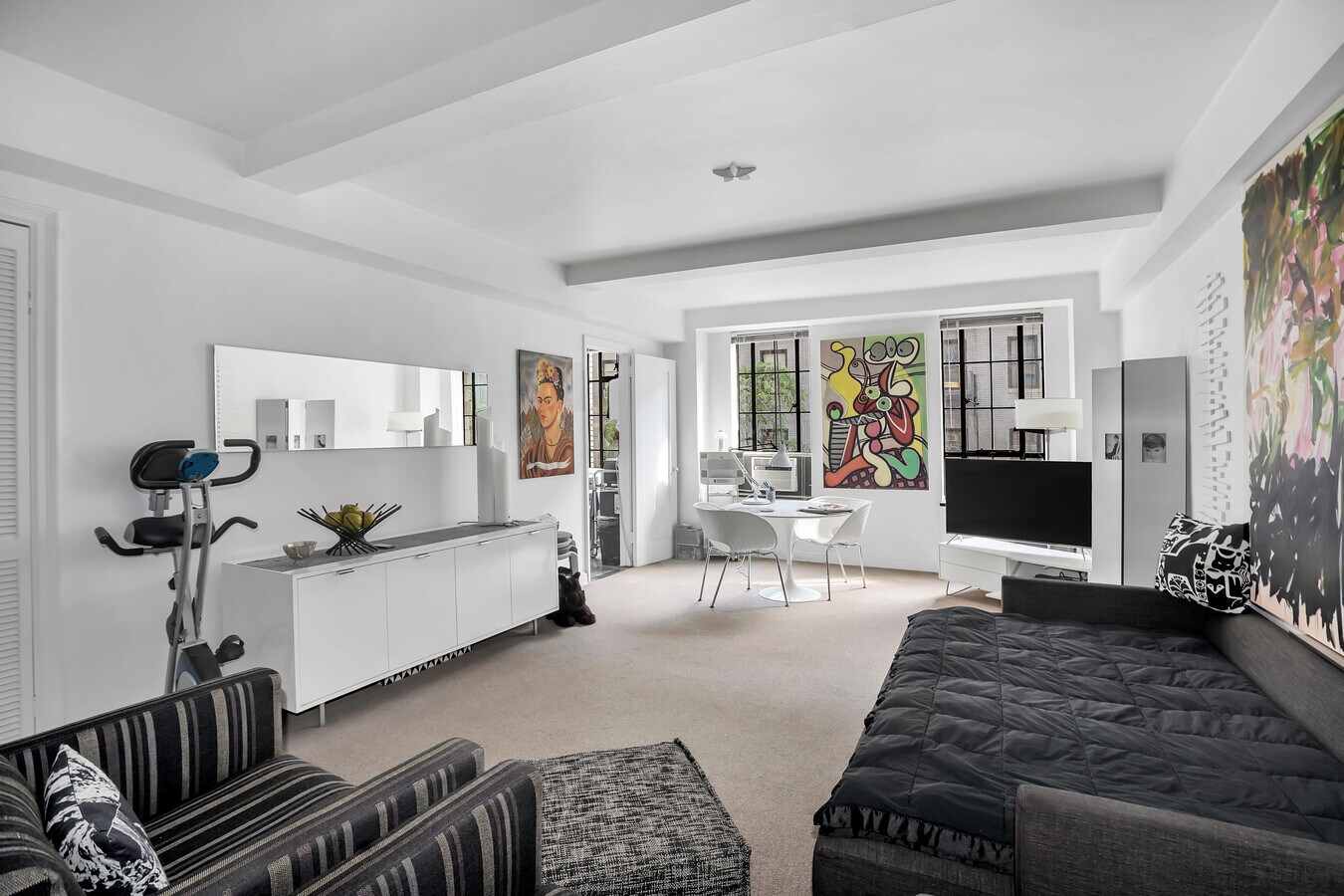 332-350 W 57th St, New York, NY 10019 - Lot 3J -  - Photo intérieure - Image 1 of 6