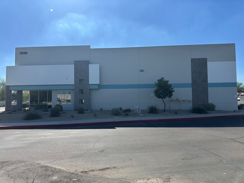 7888 N Glen Harbor Blvd, Glendale, AZ à louer - Photo de l’immeuble – Image 3 sur 15