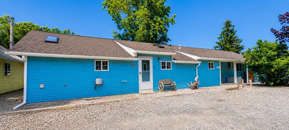 27717 W Grass Lake Dr, Spring Grove, IL à vendre - Photo de l’immeuble – Image 2 sur 34