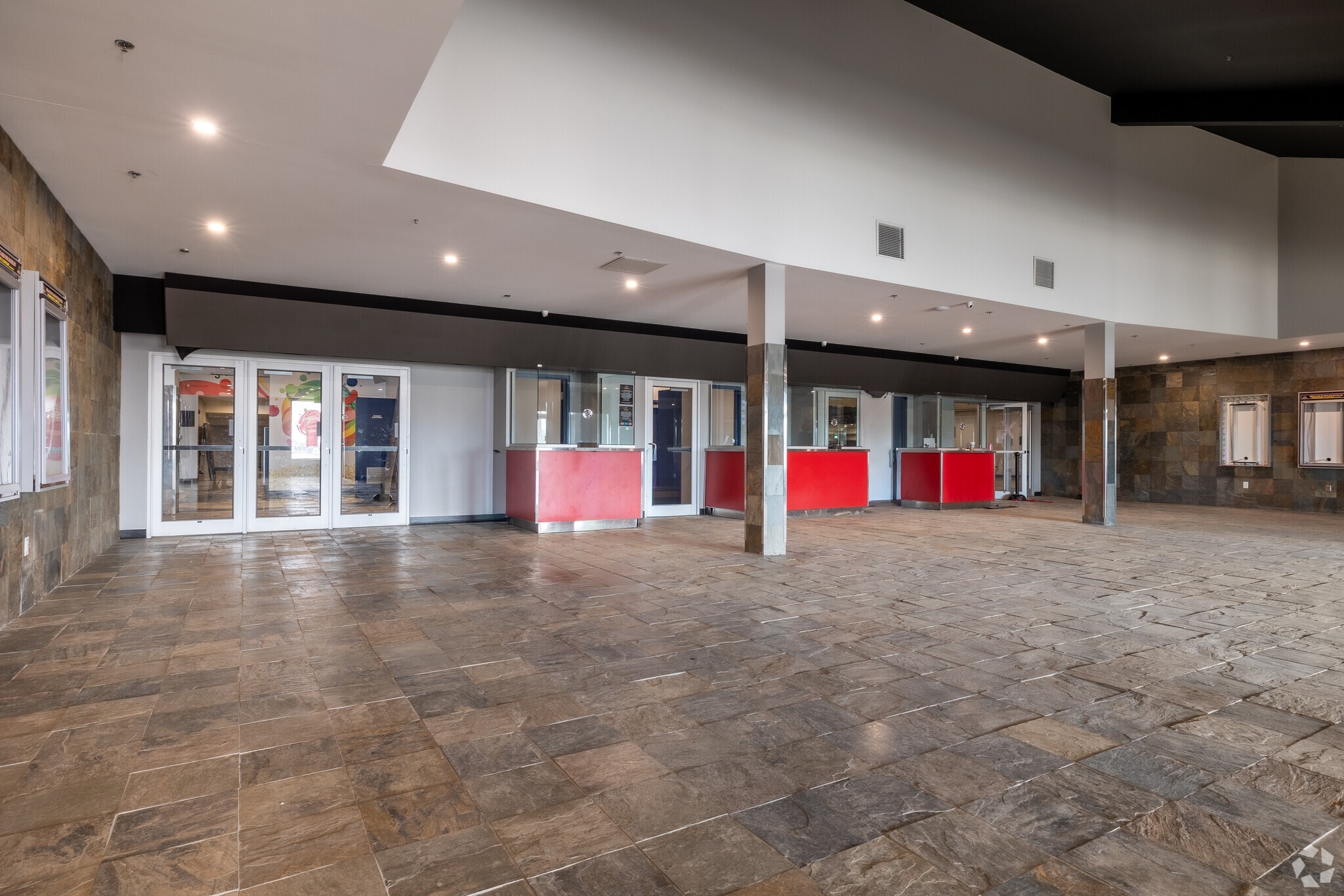 1280 Rue Douglas, Saint-jean-sur-richelieu, QC à louer Photo intérieure– Image 1 sur 5