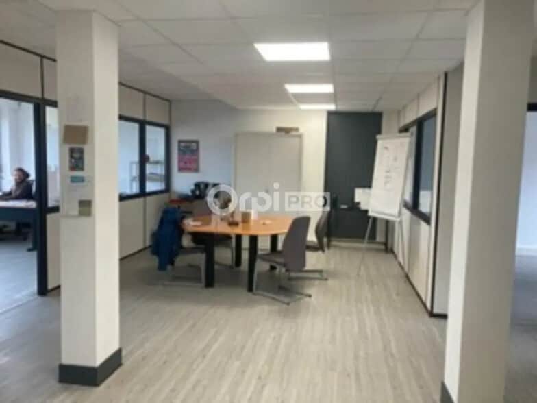 Bureau dans Tergnier à louer - Photo de l’immeuble – Image 3 sur 5
