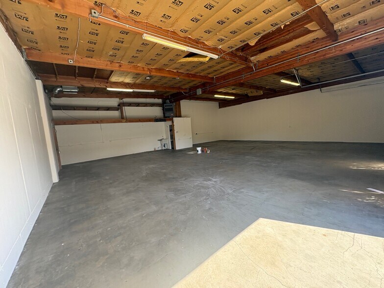 16 Pamaron Way, Novato, CA à louer - Photo de l’immeuble – Image 3 sur 6