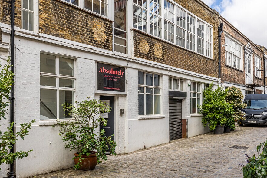 22-23 Brownlow Mews, Londres à louer - Photo de l’immeuble – Image 2 sur 22