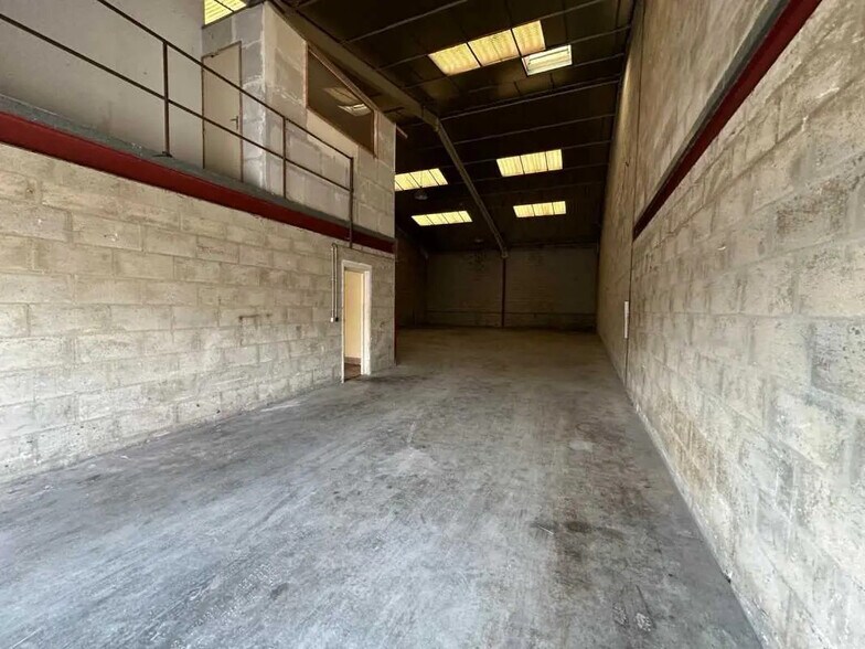 Local d'activités dans Persan à vendre - Photo de l’immeuble – Image 2 sur 4