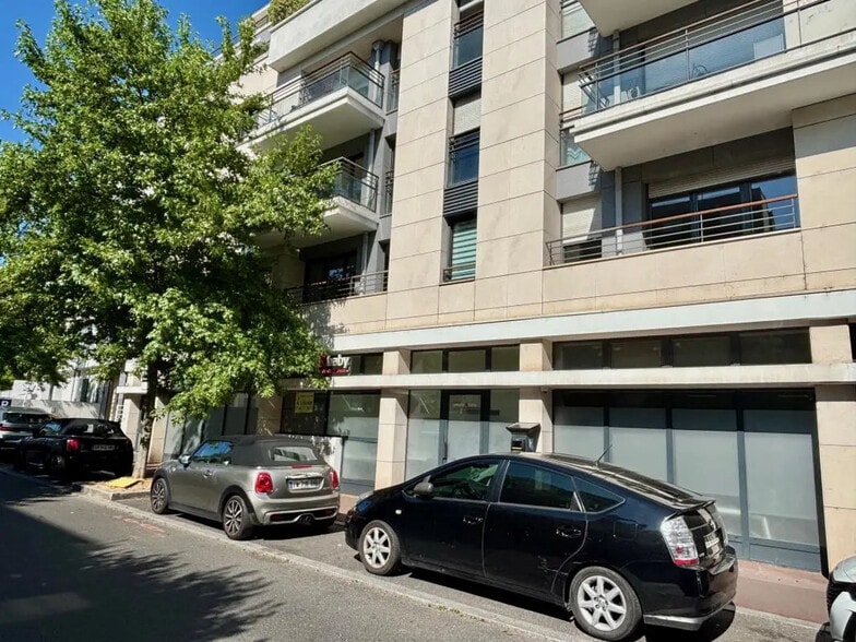 Local commercial dans Suresnes à louer - Photo de l’immeuble – Image 2 sur 6