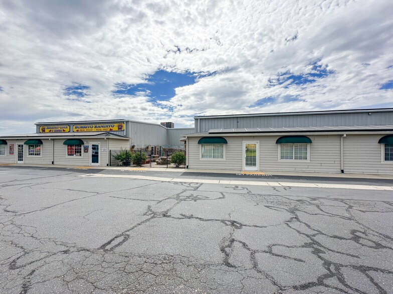 8938 Airport Rd, Redding, CA à louer - Photo de l’immeuble – Image 2 sur 13