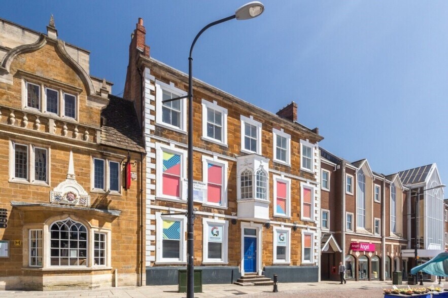 Market Sq, Northampton à louer - Photo principale – Image 1 sur 1