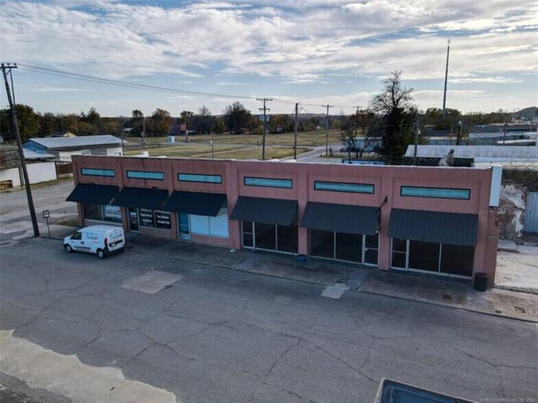 Portfolio of Retail Properties for sale portefeuille de 2 biens à vendre sur LoopNet.fr - Photo principale – Image 2 sur 27