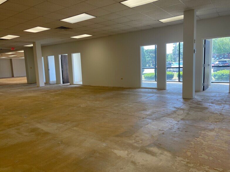 300-350 E 22nd St, Lombard, IL à louer - Photo de l’immeuble – Image 3 sur 3