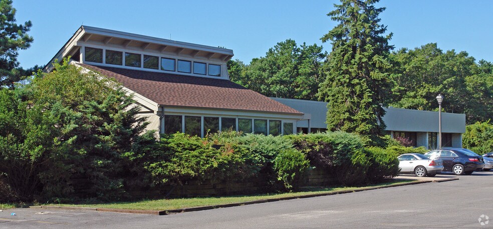 476 Expressway Dr S, Medford, NY à louer - Photo de l’immeuble – Image 2 sur 5
