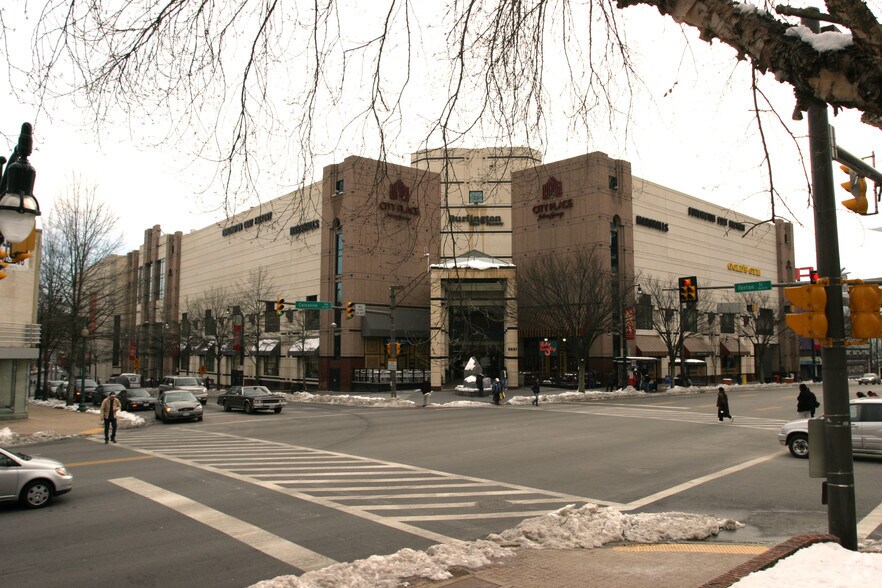 8661 Colesville Rd, Silver Spring, MD à louer - Photo de l’immeuble – Image 3 sur 9