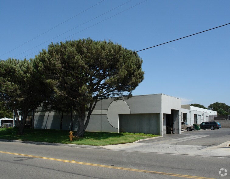 139 N Maple St, Corona, CA à louer - Photo de l’immeuble – Image 3 sur 4