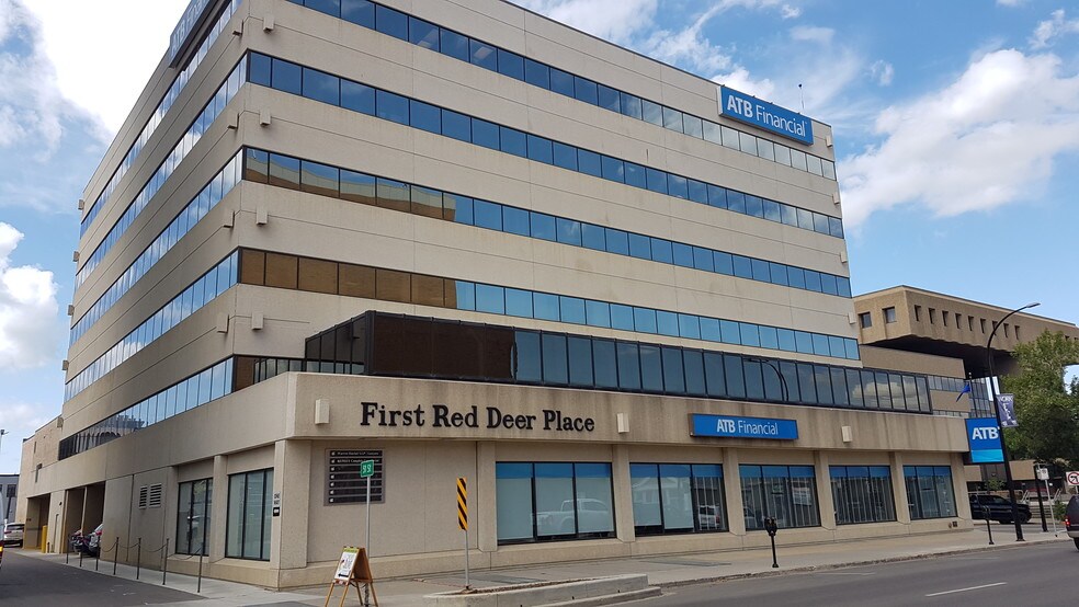 4911 51 St, Red Deer, AB à louer - Photo principale – Image 2 sur 5