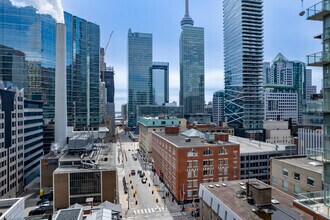100 Simcoe St, Toronto, ON - VUE AÉRIENNE  vue de carte