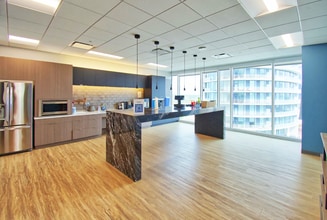 3200 Kirby Dr, Houston, TX à louer Photo intérieure– Image 2 sur 10