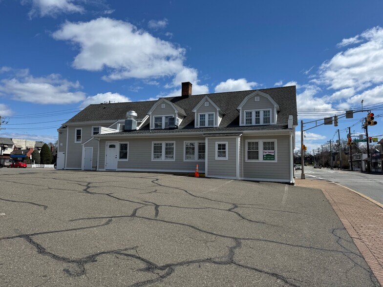 625 Wyckoff Ave, Wyckoff, NJ à louer - Photo de l’immeuble – Image 2 sur 4