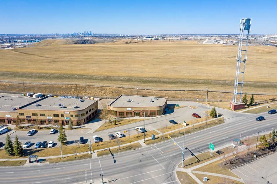 3528 114 Av SE, Calgary, AB à louer - Photo de l’immeuble – Image 3 sur 5