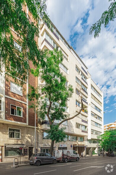 Calle del Segre, 27, Madrid, Madrid à louer - Photo de l’immeuble – Image 3 sur 3