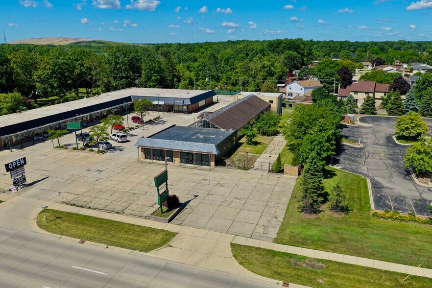 17950 Fort St, Riverview, MI à vendre - Photo de l’immeuble – Image 2 sur 8
