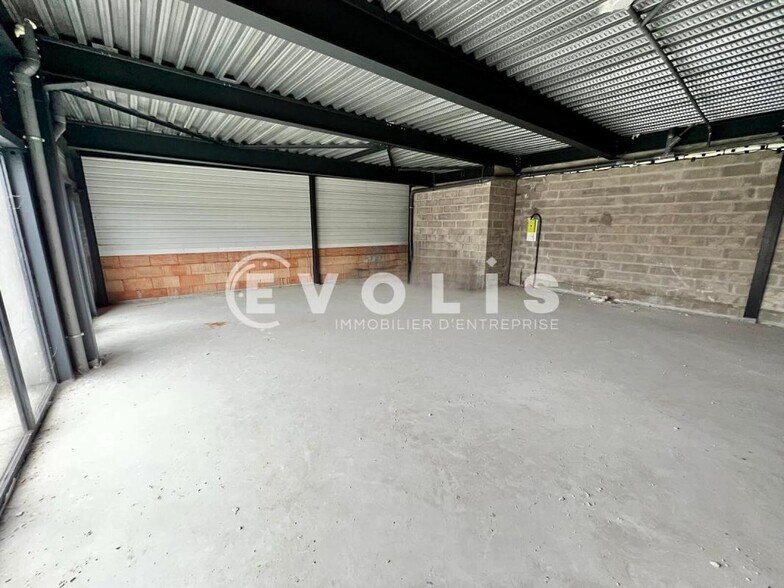 Local commercial dans Fontenay Le Vicomte à vendre - Photo intérieure – Image 3 sur 5