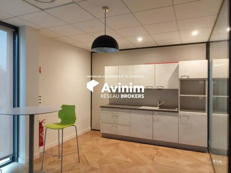 Bureau dans Thyez à louer - Photo de l’immeuble – Image 3 sur 4