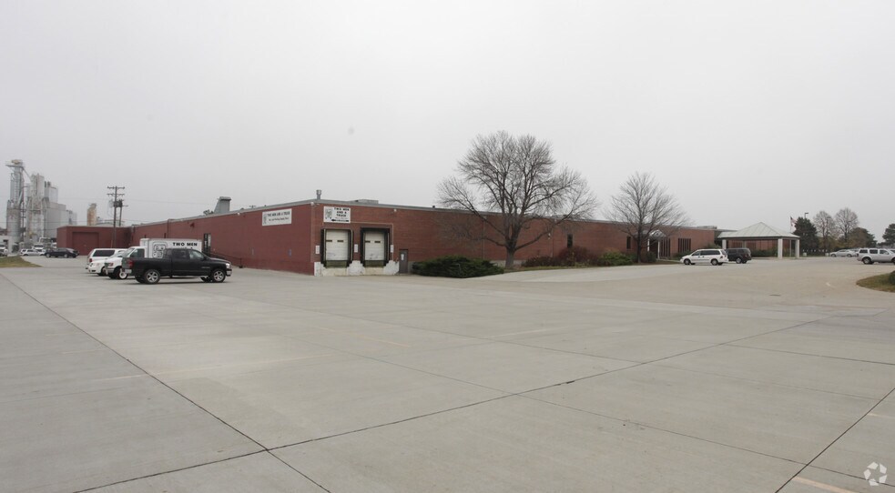 6400 Cornhusker Hwy, Lincoln, NE à louer - Photo de l’immeuble – Image 3 sur 5