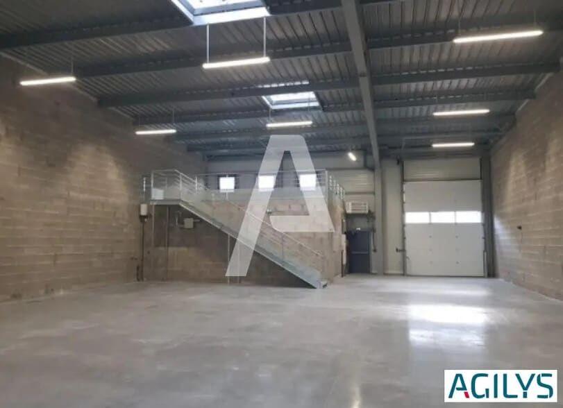 Local d’activités dans Croissy-Beaubourg à louer - Photo intérieure – Image 1 sur 5