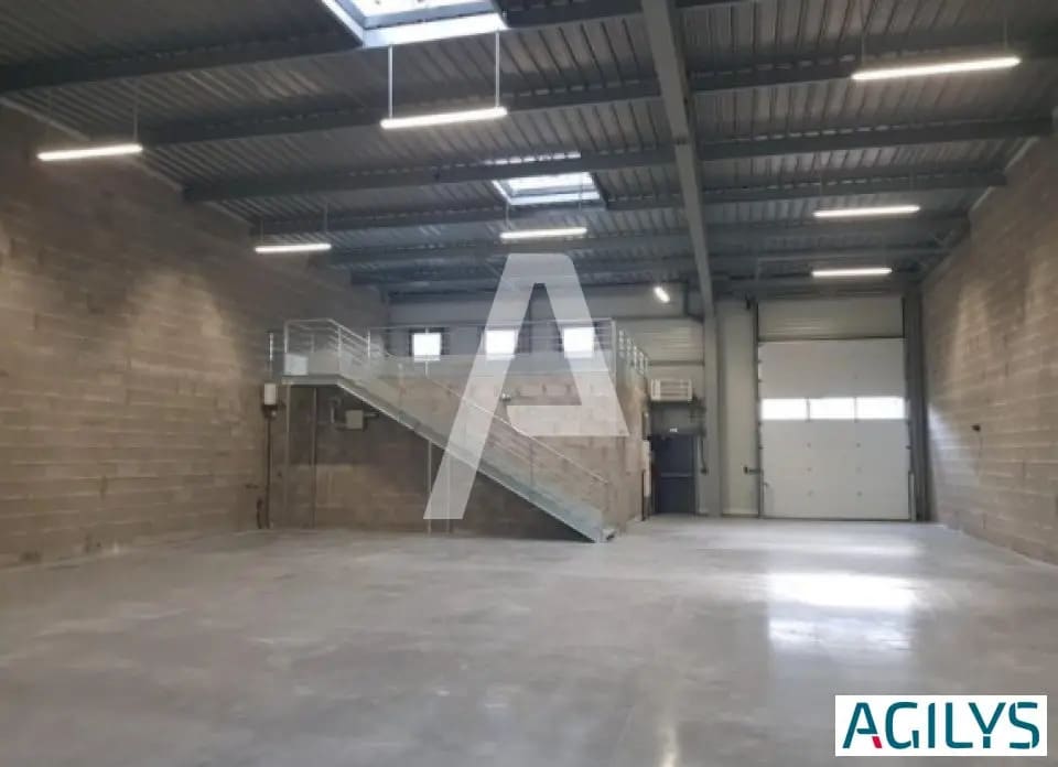 Local d’activités dans Croissy-Beaubourg à louer Photo intérieure– Image 1 sur 6