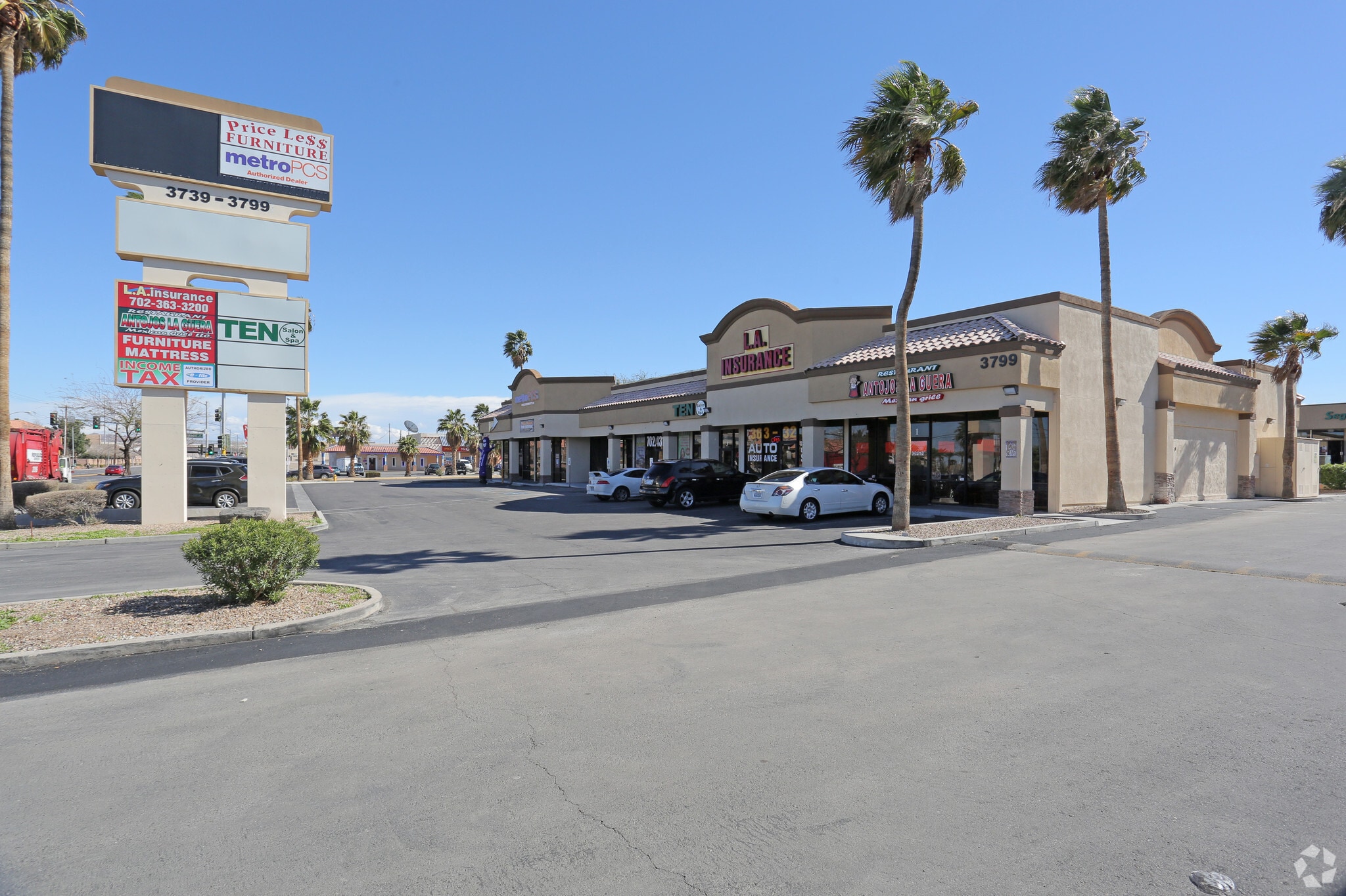 3799 E Desert Inn Rd, Las Vegas, NV à louer Photo principale– Image 1 sur 9