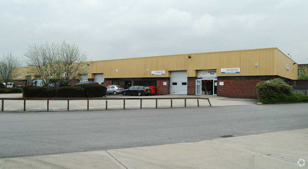 Westmead Dr, Swindon à louer - Photo principale – Image 1 sur 2