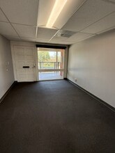17501 Irvine Blvd, Tustin, CA à louer Photo intérieure– Image 2 sur 4