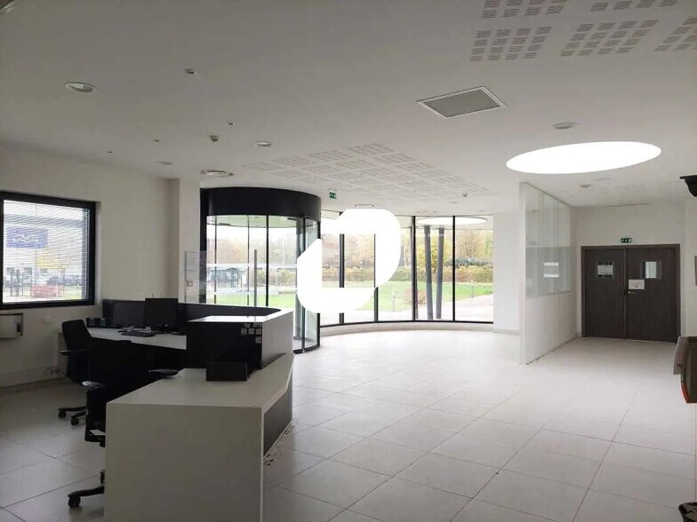 8 Rue Du Maréchal De Lattre De Tassigny, Élancourt à louer - Photo intérieure – Image 3 sur 12