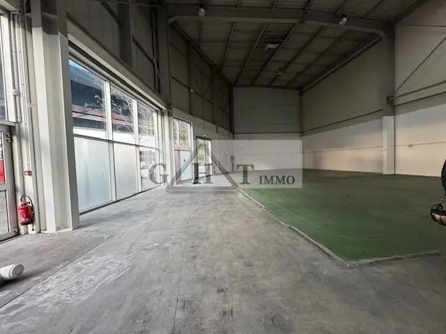 Bureau dans Cormeilles-en-Parisis à louer - Photo intérieure – Image 2 sur 2