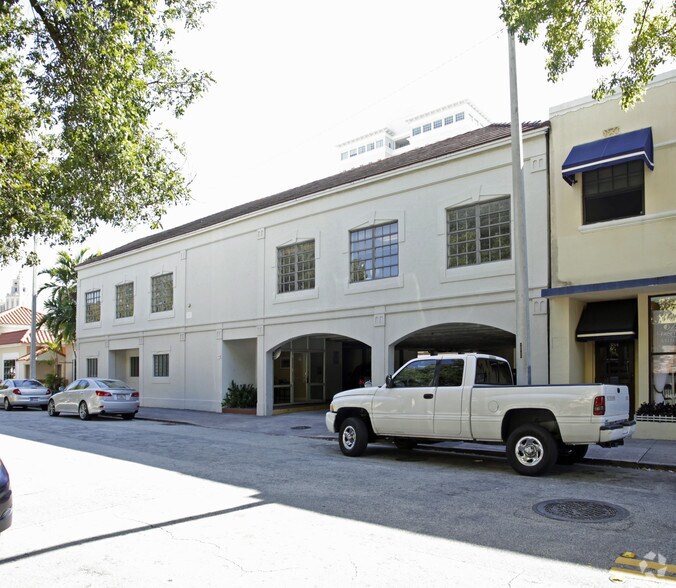 370 Minorca Ave, Coral Gables, FL à louer - Photo principale – Image 1 sur 6