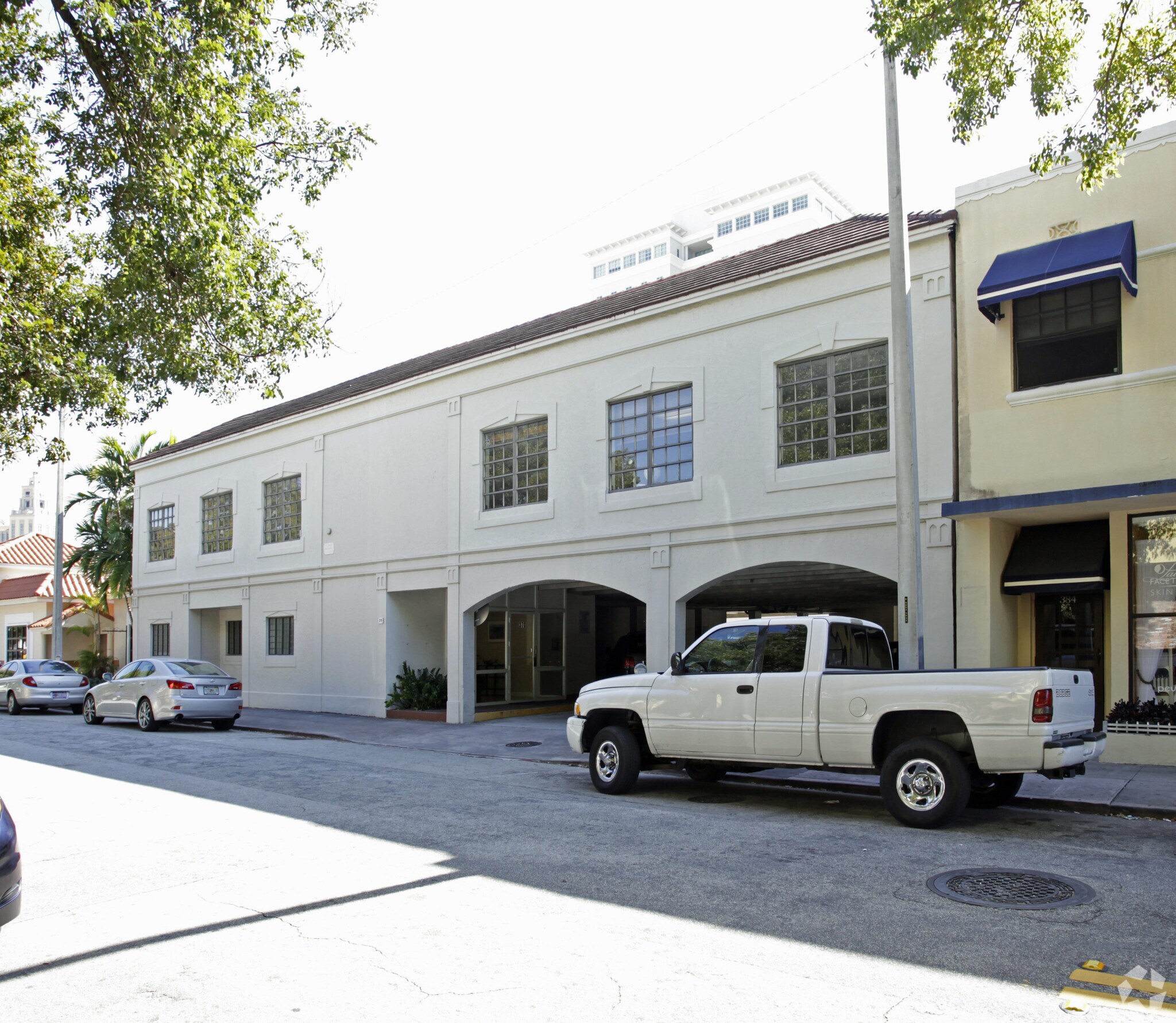 370 Minorca Ave, Coral Gables, FL à louer Photo principale– Image 1 sur 7
