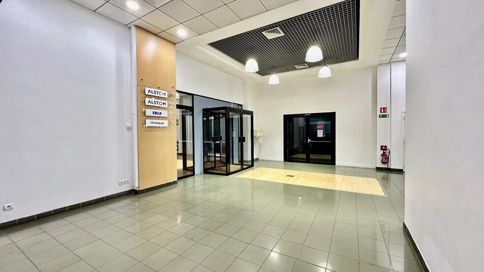Bureau dans Saint-Ouen-sur-Seine à louer - Photo de l’immeuble – Image 3 sur 16