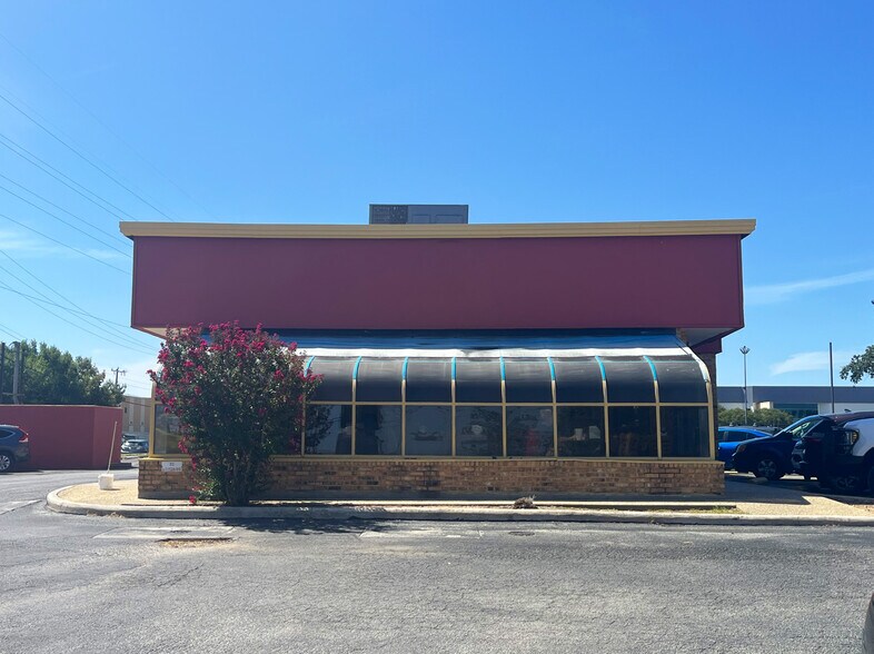 5050 Walzem Rd, San Antonio, TX à louer - Photo de l’immeuble – Image 2 sur 4