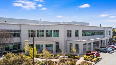 700 Bay Rd, Redwood City, CA à louer Photo de l’immeuble– Image 2 sur 21